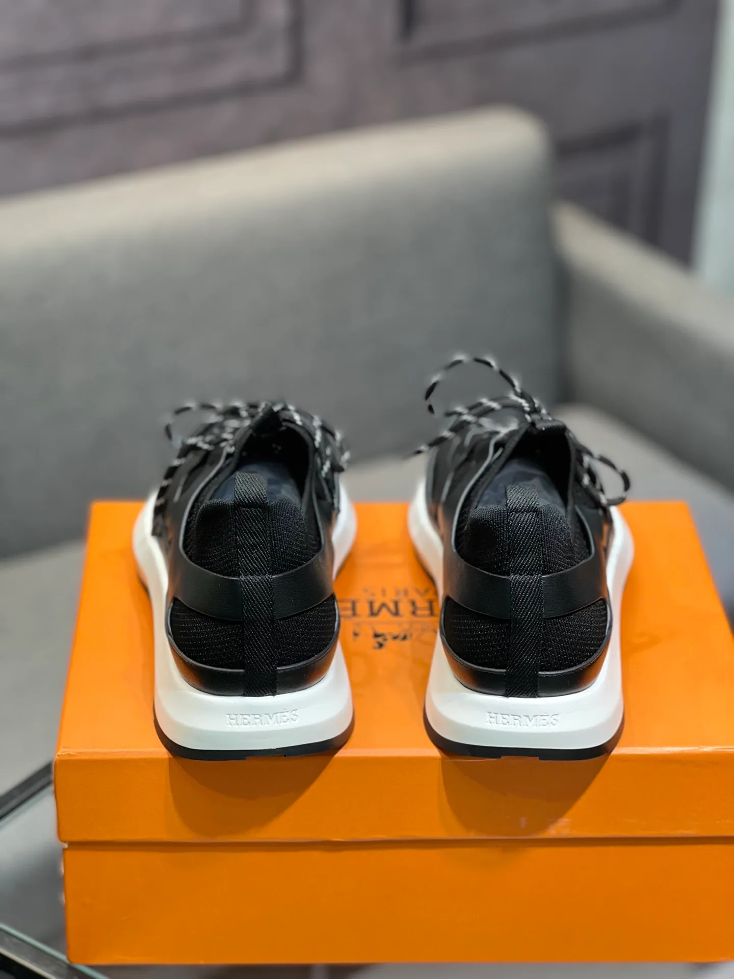 💰¥720 HERMES Men’s rest sneakers! -High-end quality original casual sports shoes -Upper: high nappa calfskin, forging technology, knitted fabric, shoe brand webbing, injection molded brand logo -Inner: foot pad; water-dyed cowhide -Outsole: ultra-light TPU·rubber; two-color molded outsole -Ultra-high quality control·fine workmanship: highlighted (high-end·luxury·grade) Size: 38-44 (45 46 customized)